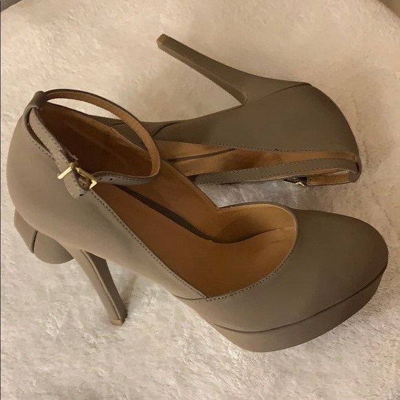 Suede strap pump - Picture 2 of 4